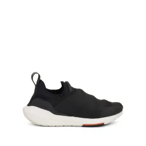 Ultraboost 22 Sneaker in Black/Orange